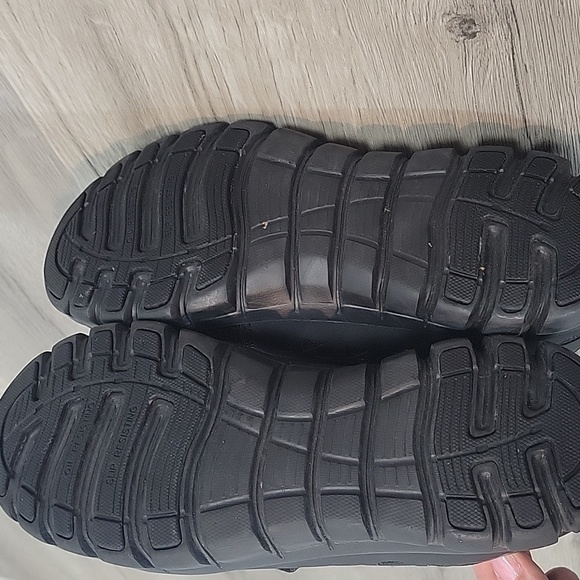 REEBOK Work Shoe Best Slip-Resist Composite Toe Electrical Hazard (EH) Non-Metal - Picture 9 of 10